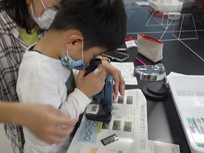 子ども工作教室「砂の小びんをつくろう！」のイメージ