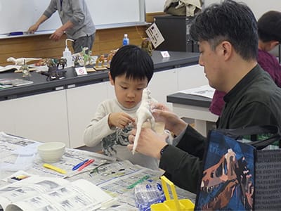 子ども工作教室「親子で恐竜模型をつくろう!」のイメージ