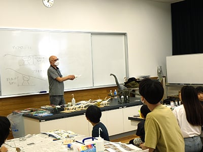 子ども工作教室「親子で恐竜模型をつくろう!」のイメージ