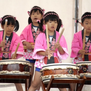 保育園児によるお祝い演舞（上野太鼓）