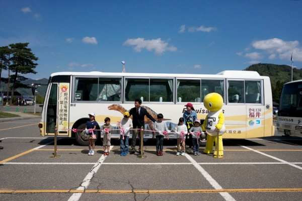 野外恐竜博物館のツアーが、本日からスタートしました。