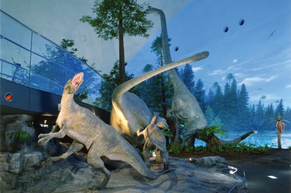 1Fジオラマ「中国四川省の恐竜たち」