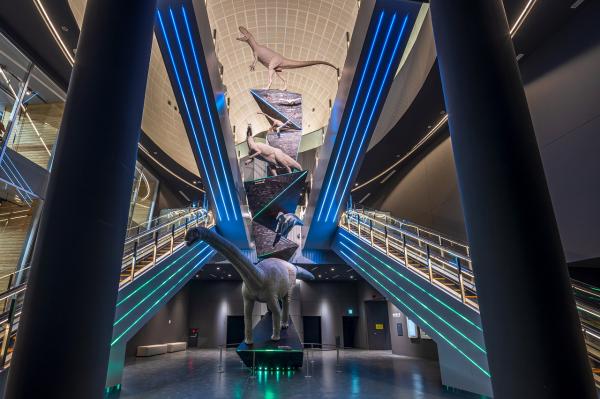 新館 シンボルモニュメント「恐竜の塔」