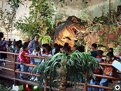 プーウィアン恐竜博物館の実物大ジオラマ