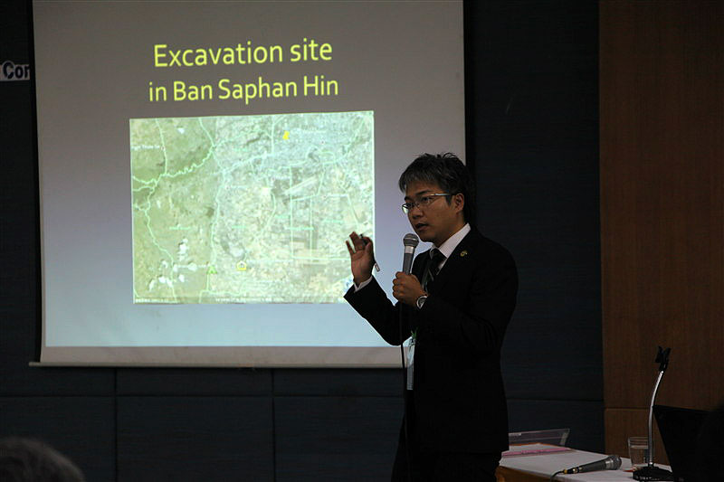 柴田研究員による発表「タイの発掘現場から産出したイグアノドン類について」