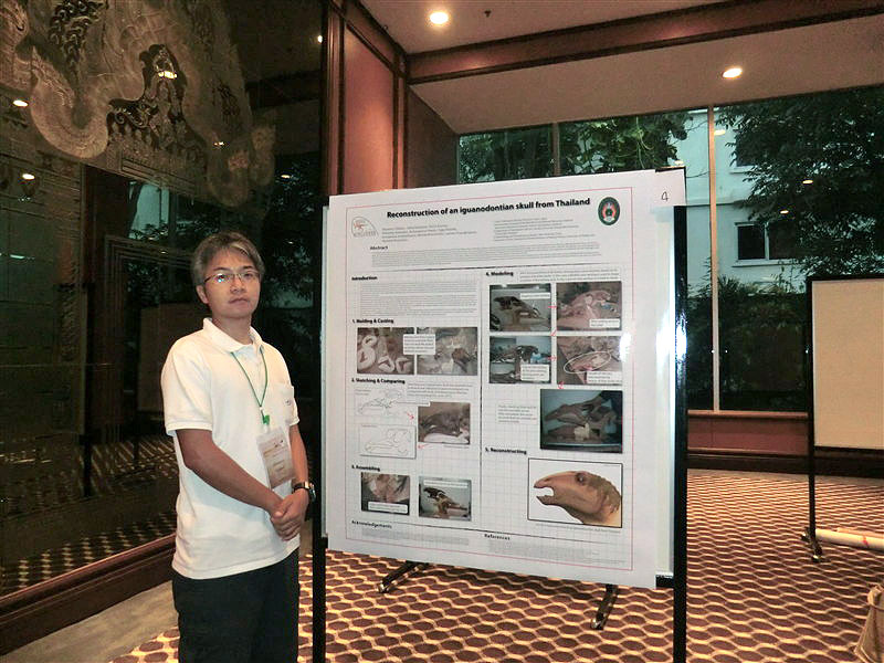 柴田研究員によるポスター発表「タイ産イグアノドン類の頭骨復元について」