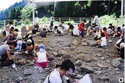 野外恐竜博物館の発掘体験広場