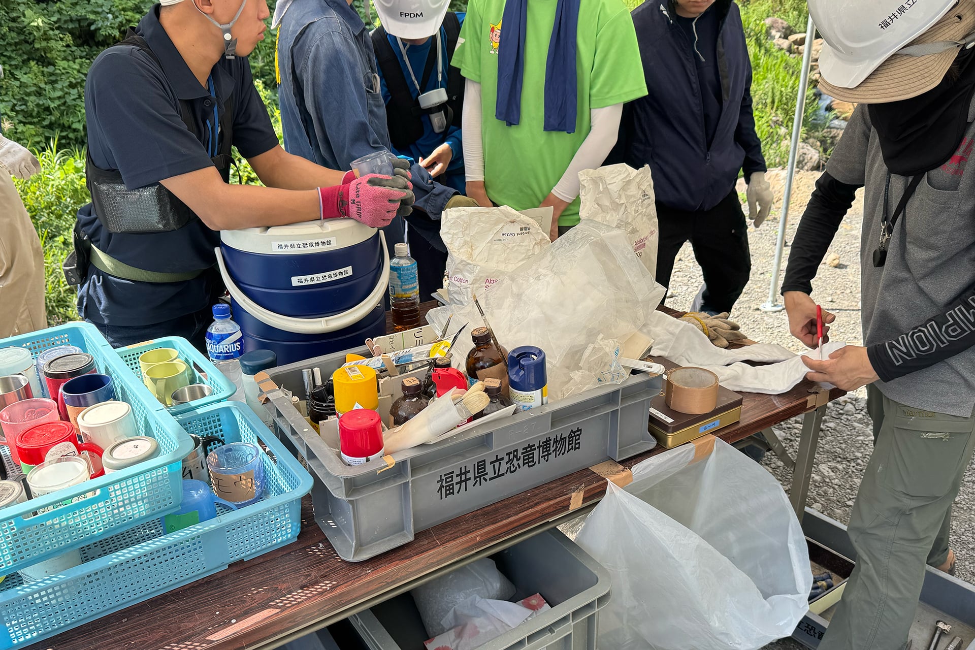 記録・梱包の作業台のところ