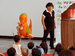 【キッズイベント】せっちゃんおばちゃんの恐竜紙芝居 開催のようす