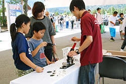 特別展来場者プレゼントで缶バッジづくり（9/12・13）